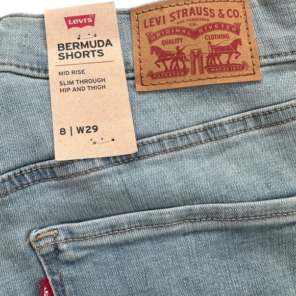 Levi's Mid Rise Light Blue Jean Bermuda Shorts Womens 8/29 - Picture 4 of 6
